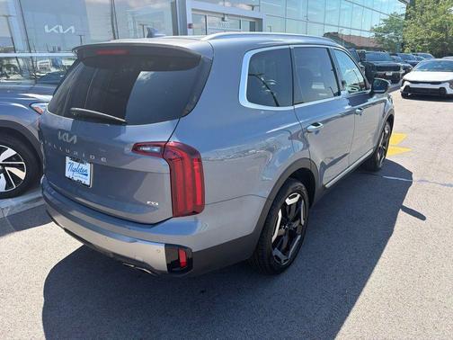 Everlasting Silver 2025 Kia Telluride S
