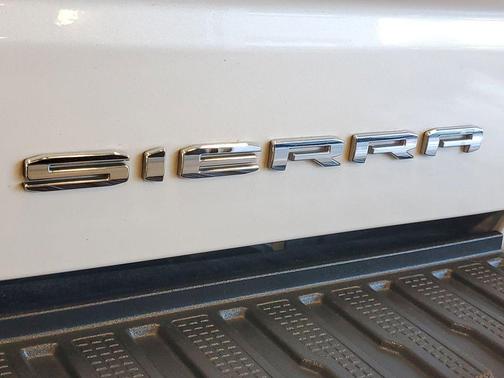 White Frost Tricoat 2022 GMC Sierra 1500 Denali Ultimate