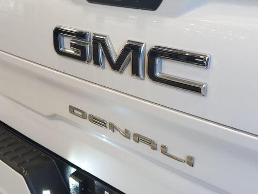 White Frost Tricoat 2022 GMC Sierra 1500 Denali Ultimate