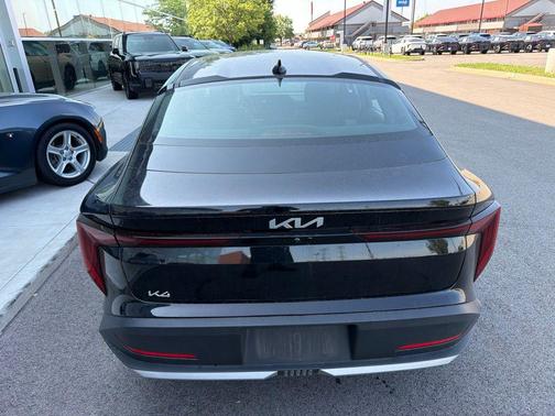 Aurora Black Pearl 2025 Kia K4 LXS