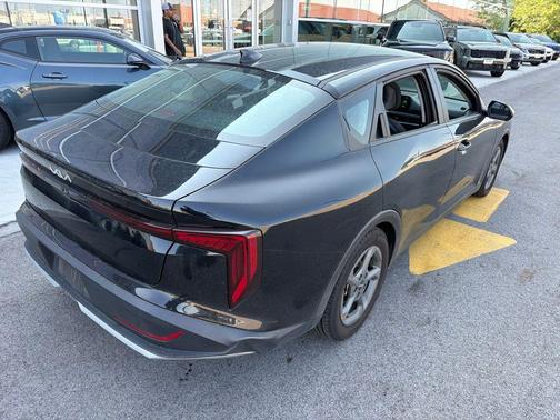 Aurora Black Pearl 2025 Kia K4 LXS