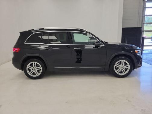 Black 2023 Mercedes-Benz GLB 250 4MATIC