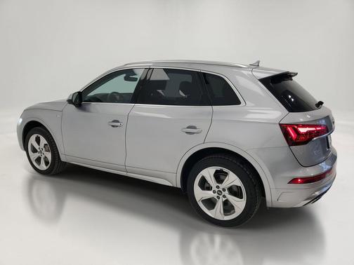 2022 Audi Q5 45 S line Premium Plus
