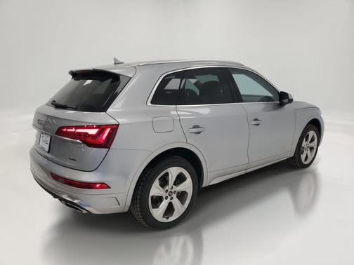 2022 Audi Q5 45 S line Premium Plus