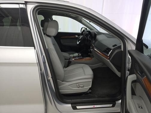 2022 Audi Q5 45 S line Premium Plus