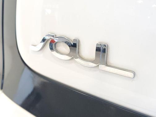 Clear White 2016 Kia Soul Base