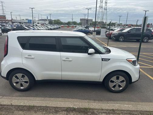 Clear White 2016 Kia Soul Base