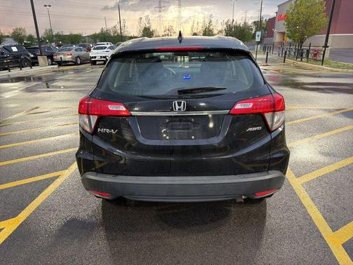 Crystal Black Pearl 2021 Honda HR-V LX