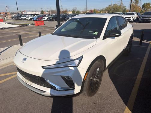 White Frost Tricoat 2024 Buick Envista Sport Touring FWD