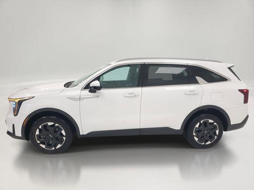 Glacial White Pearl 2024 Kia Sorento S