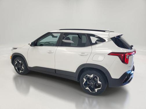 Snow White Pearl 2024 Kia Seltos EX