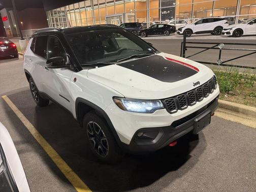 Bright White Clearcoat 2025 Jeep Compass Trailhawk