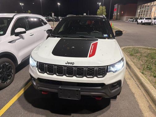 Bright White Clearcoat 2025 Jeep Compass Trailhawk