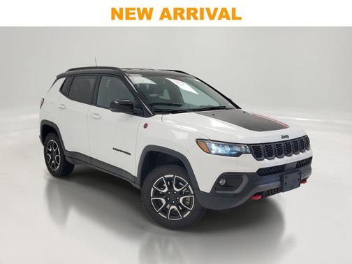 Bright White Clearcoat 2025 Jeep Compass Trailhawk