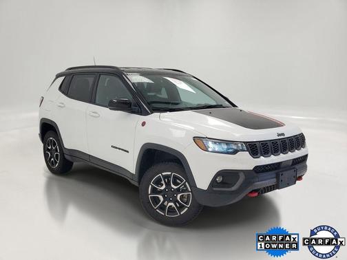 Bright White Clearcoat 2025 Jeep Compass Trailhawk