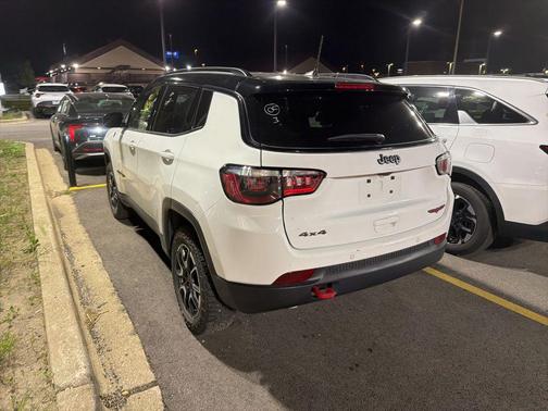 Bright White Clearcoat 2025 Jeep Compass Trailhawk