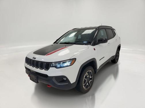 Bright White Clearcoat 2025 Jeep Compass Trailhawk