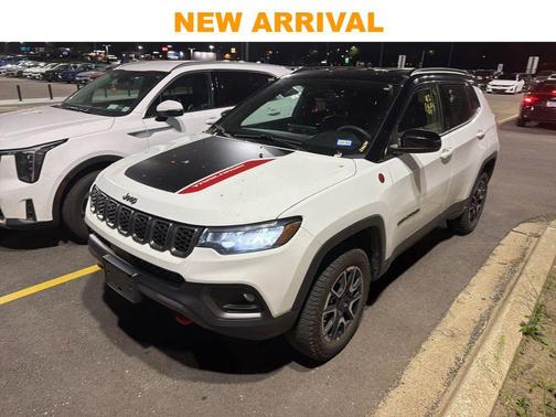 Bright White Clearcoat 2025 Jeep Compass Trailhawk