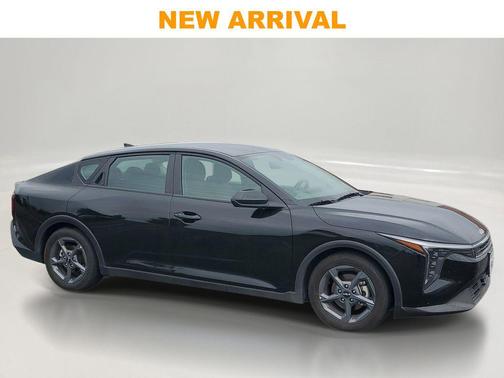 Aurora Black Pearl 2025 Kia K4 LXS
