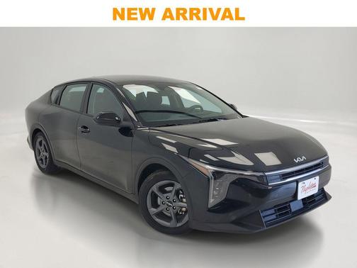 Aurora Black Pearl 2025 Kia K4 LXS