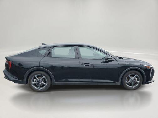 Aurora Black Pearl 2025 Kia K4 LXS
