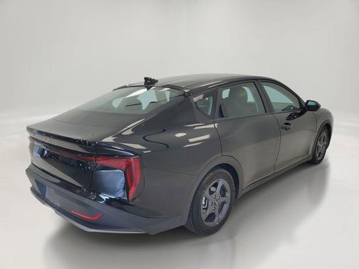 Aurora Black Pearl 2025 Kia K4 LXS