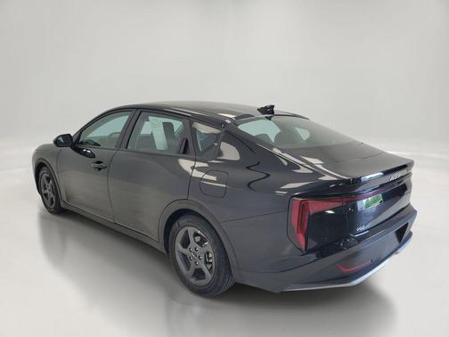 Aurora Black Pearl 2025 Kia K4 LXS
