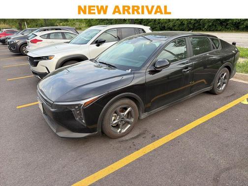 Aurora Black Pearl 2025 Kia K4 LXS