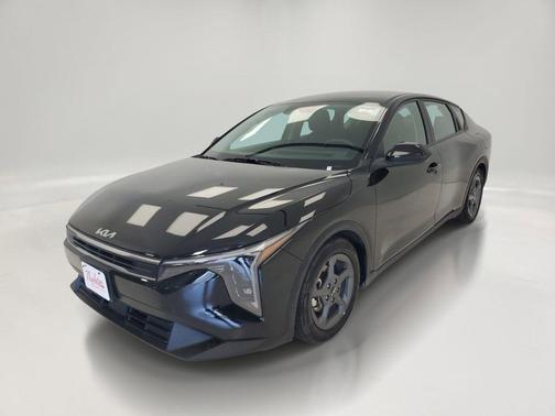 Aurora Black Pearl 2025 Kia K4 LXS