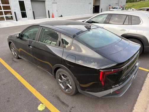 Aurora Black Pearl 2025 Kia K4 LXS