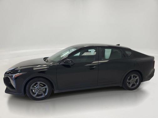 Aurora Black Pearl 2025 Kia K4 LXS