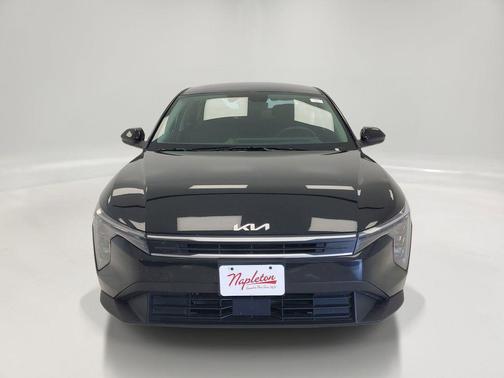 Aurora Black Pearl 2025 Kia K4 LXS