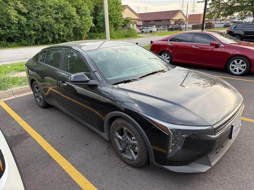 Aurora Black Pearl 2025 Kia K4 LXS