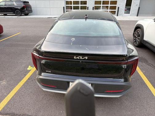 Aurora Black Pearl 2025 Kia K4 LXS