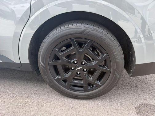 Ceramic Silver 2025 Kia Carnival SX