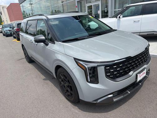 Ceramic Silver 2025 Kia Carnival SX