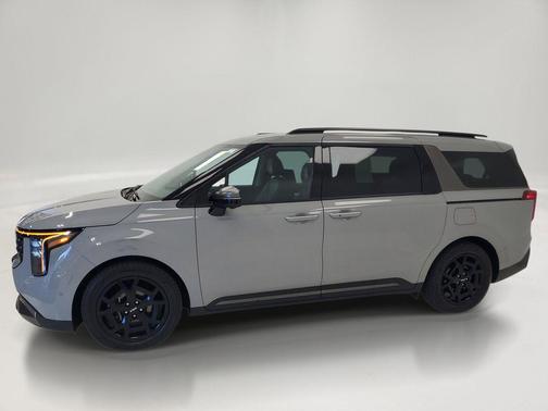Ceramic Silver 2025 Kia Carnival SX