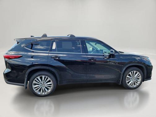 Midnight Black Metallic 2023 Toyota Highlander Platinum