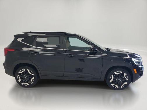 Fusion Black 2024 Kia Seltos SX Turbo