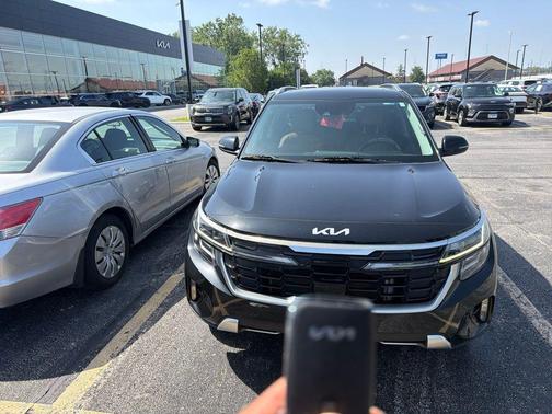 Fusion Black 2024 Kia Seltos SX Turbo