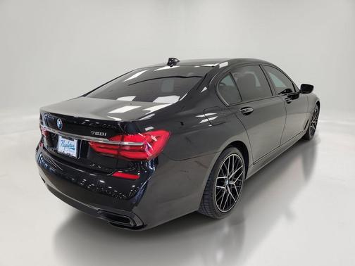 Black Sapphire Metallic 2019 BMW 750 i xDrive