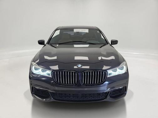 Black Sapphire Metallic 2019 BMW 750 i xDrive