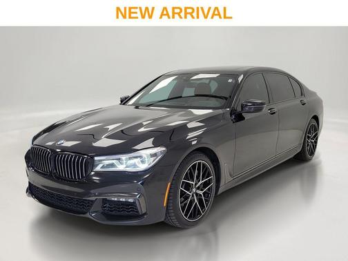Black Sapphire Metallic 2019 BMW 750 i xDrive