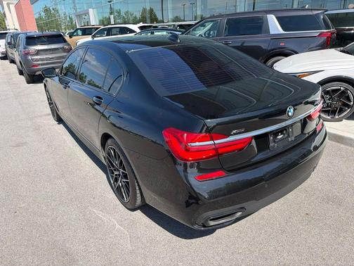 Black Sapphire Metallic 2019 BMW 750 i xDrive
