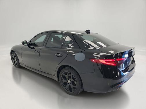 2021 Alfa Romeo Giulia Base