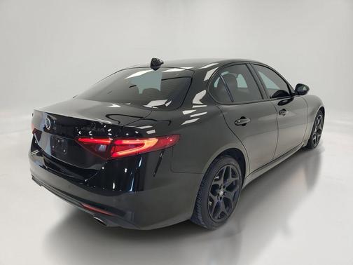 2021 Alfa Romeo Giulia Base