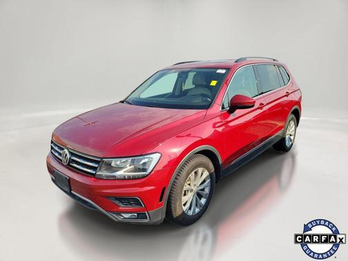 Cardinal Red Metallic 2018 Volkswagen Tiguan 2.0T SE 4MOTION