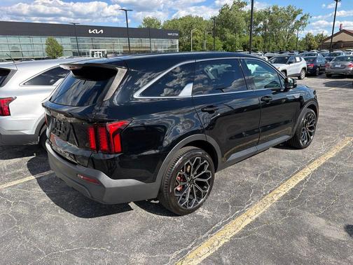 Ebony Black 2022 Kia Sorento LX
