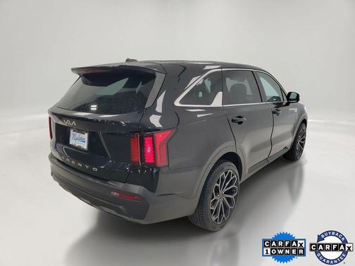 Ebony Black 2022 Kia Sorento LX