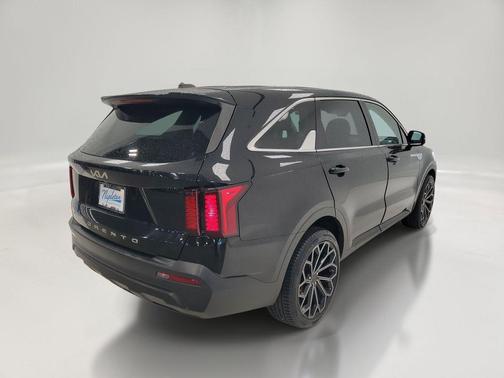 Ebony Black 2022 Kia Sorento LX
